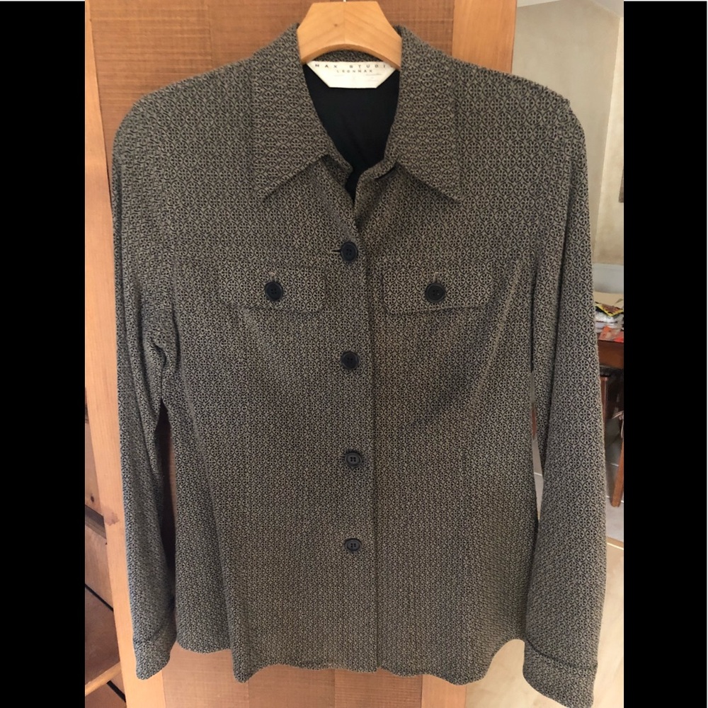 Max Studio Blazer/ Fitted Top 🌾